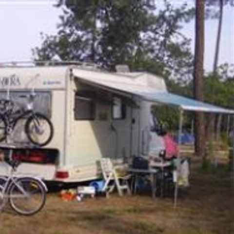 PLOT - without electricity package for 1 to 2 people + 1 installation + 1 car