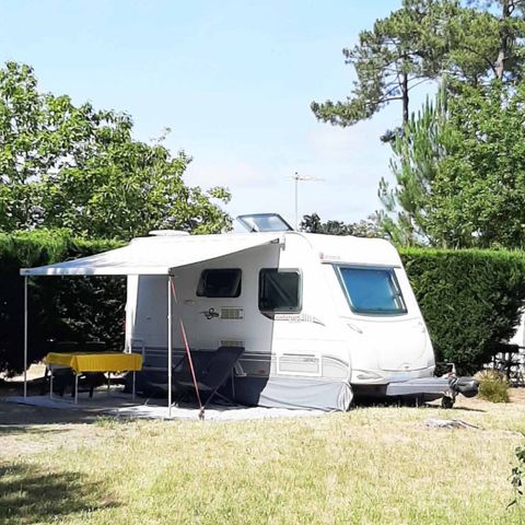 Stellplatz - Pauschale für 2 Personen: Stellplatz + 1 Auto ohne Strom - 90m².