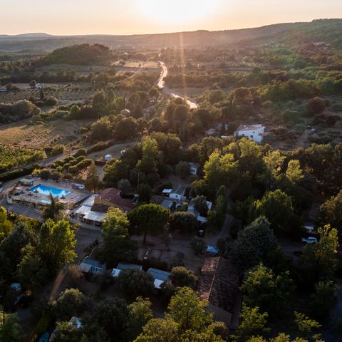 BUNGALOW 4 personnes - STANDARD PLUS 2 CH  - climatisé - 2 chambres