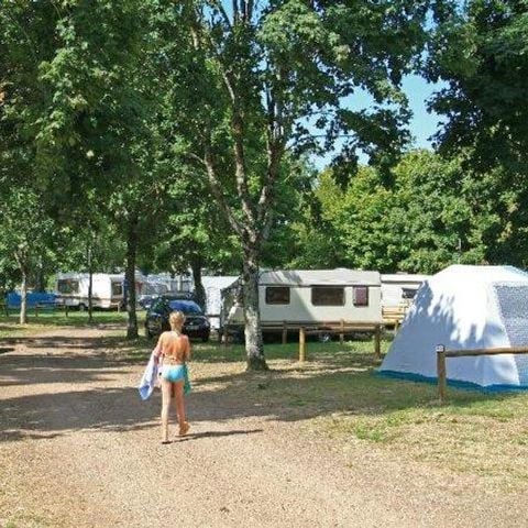 Pitch - Comfort package (1 tent, caravan or motor home / 1 car / 10A electricity)