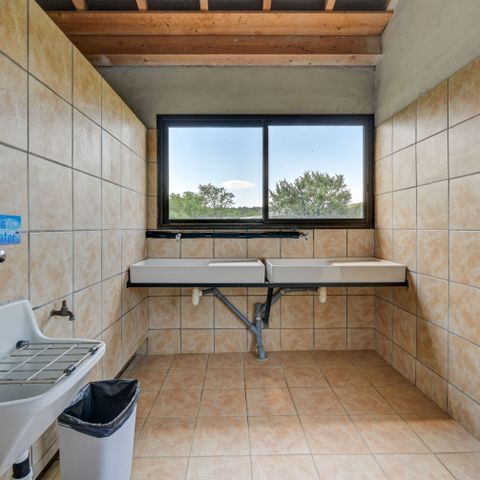 Stellplatz - 80 bis 120 m² (Auto + Zelt/Wohnwagen oder Wohnmobil)