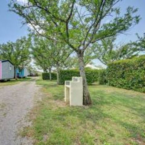 EMPLACEMENT - Emplacement 80 à 120 m² (voiture + tente/caravane)