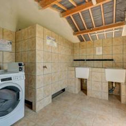 Stellplatz - Stellplatz 80 bis 120 m² (Auto + Zelt/Wohnwagen)