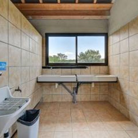 STAANPLAATS - Standplaats 80 tot 120 m² (auto + tent/caravan)