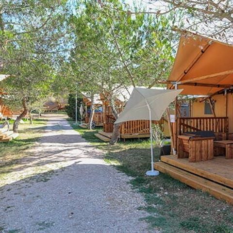 TENTE TOILE ET BOIS 6 personnes - Tente Safari Lodge | 3 Ch. | 6 Pers. | Terrasse surélevée | Clim.