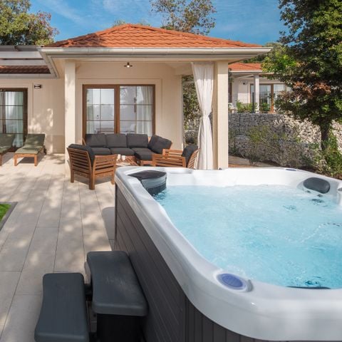 VILLA 5 people - LUXURY BAY VILLA PORTO BUS WITH PRIVATE HOT TUB