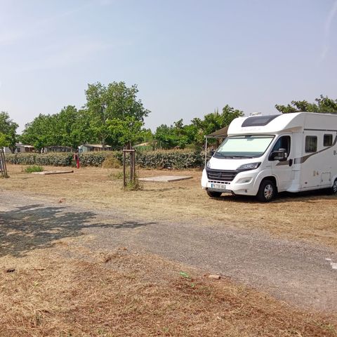 STAANPLAATS - CAMPERPLAATS