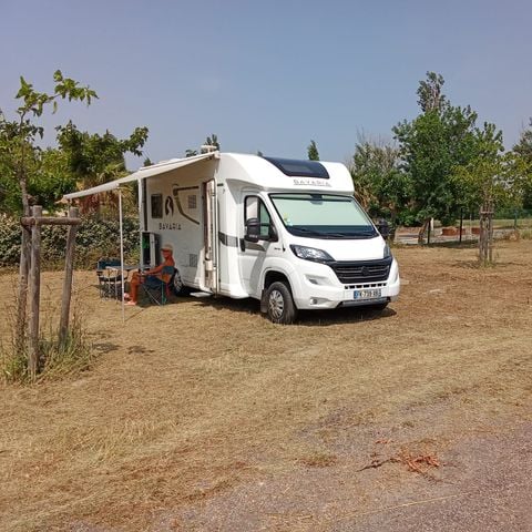 STAANPLAATS - CAMPERPLAATS