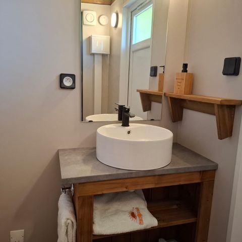 Pitch - Luxury package - private bathroom (shower, WC, washbasin), outdoor kitchen, electricity