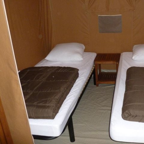 TENTE 4 personnes - Tente équipée (sans sanitaires ni chauffage)