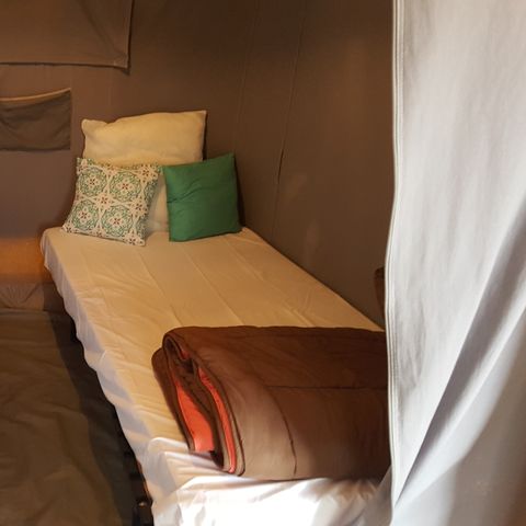 TIENDA DE CAMPAÑA 4 personas - Tienda de campaña totalmente equipada (sin instalaciones sanitarias ni calefacción)