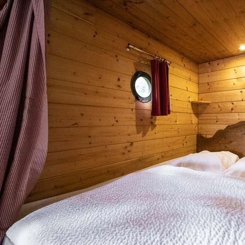 UNUSUAL ACCOMMODATION 5 people - GITE ROULOTTE