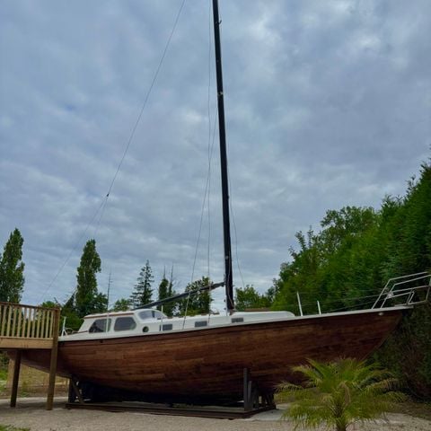 UNUSUAL ACCOMMODATION 5 people - The Ketch