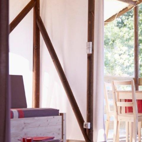 Safaritent 4 personen - Cabane Lodge sur pilotis Standaard 34m² (2 kamers) inclusief 11m² overdekt terras