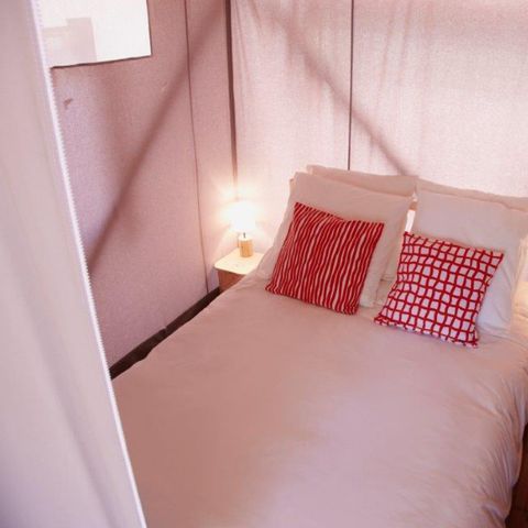 Safarizelt 4 Personen - Lodge-Hütte auf Stelzen Standard 34m² (2 Zimmer), davon überdachte Terrasse 11m².