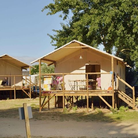 TIENDA DE LONA Y MADERA 4 personas - Cabane Lodge sur pilotis Standard 34m² (2 habitaciones) incluida terraza cubierta de 11m².