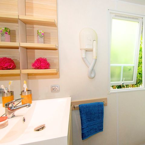 BUNGALOW 2 personnes - Mobil-home Standard 18m² (1 chambre) + TV + terrasse semi-couverte 