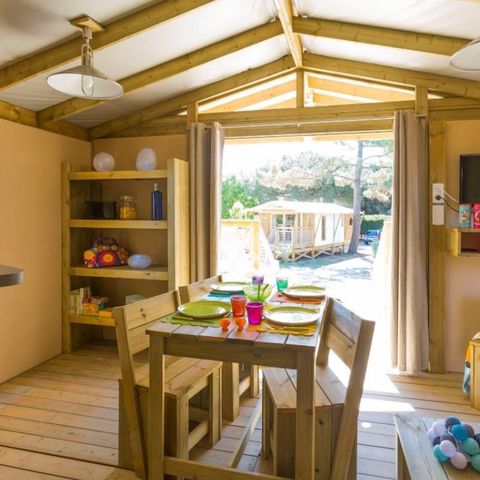 Bungalowzelt 4 Personen - Sweetflower auf Stelzen Premium 43m² (2 Zimmer) davon Terrasse 11m² + TV + Bettwäsche und Handtücher