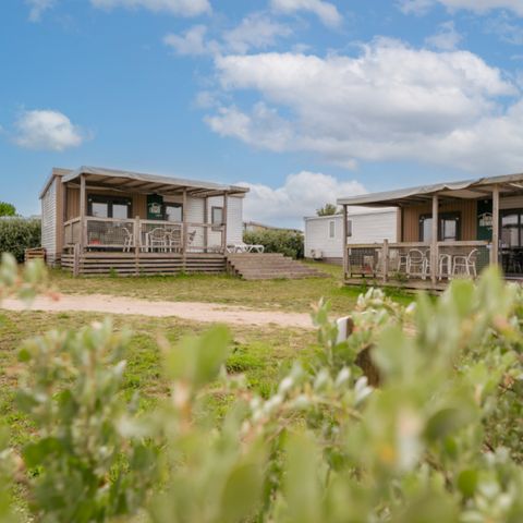 Mobilheim 4 personen - Homeflower Premium 29m² (2 Schlafzimmer) + KLIMA + halbüberdachte Terrasse + TV + Bettwäsche + Handtücher