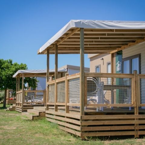 BUNGALOW 6 personnes - Homeflower Premium 35m² (3 chambres) + CLIM + terrasse semi-couverte + TV + draps + serviettes 