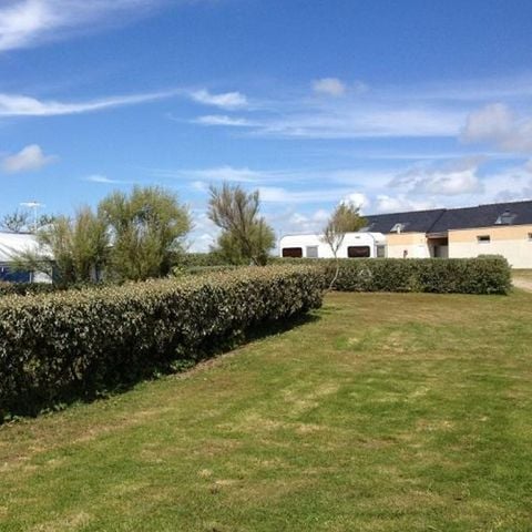 Pitch - Comfort package (1 tent, caravan or camper / 1 car / 10A electricity)