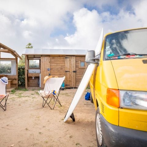 STAANPLAATS - Premium pakket: 10A plaats met freecamp