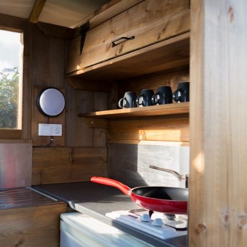 EMPLACEMENT - Forfait Premium : emplacement 10A équipé d'une freecamp