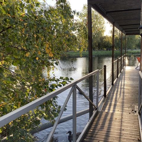 HÉBERGEMENT INSOLITE 2 personnes - CABANE SUR L'EAU