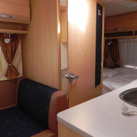 Caravan 4 personen - Met luifel zonder badkamer