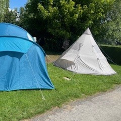 Kampeerplaats - Standplaats + 1 auto + tent, caravan of camper