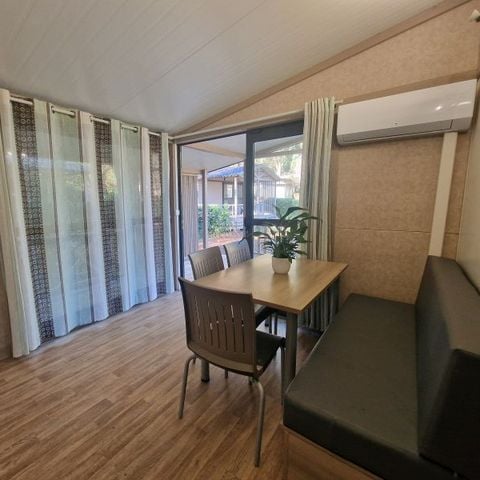 CHALET 5 personnes - Chalet Confort Mimosa (2 ch -5 pers max) 28 m² + terrasse + local rangement