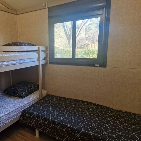 CHALET 5 personnes - Chalet Confort Mimosa (2 ch -5 pers max) 28 m² + terrasse + local rangement