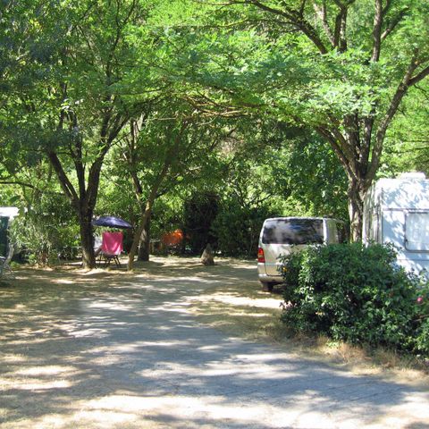 Piazzola - Pacchetto Comfort - 1 tenda - Roulotte o camper / - 1 auto - / elettricità 10 - Wi-Fi