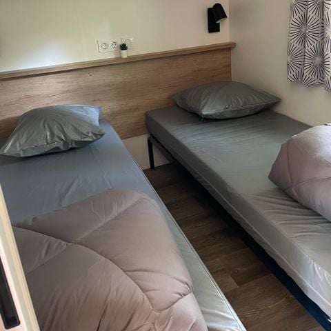 Mobilheim 4 personen - Cottage mit Terrasse - 2 Schlafzimmer/ - 1 Badezimmer - Auf dem Gelände des Camp'hotel du Perche Bellêmois
