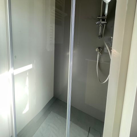 Bungalow 4 personnes - Location Appart camp' Hôtel avec terrasse - 2 chambres/2 - Salles de bain/Cuisine/Salon/Prestation hôtelière