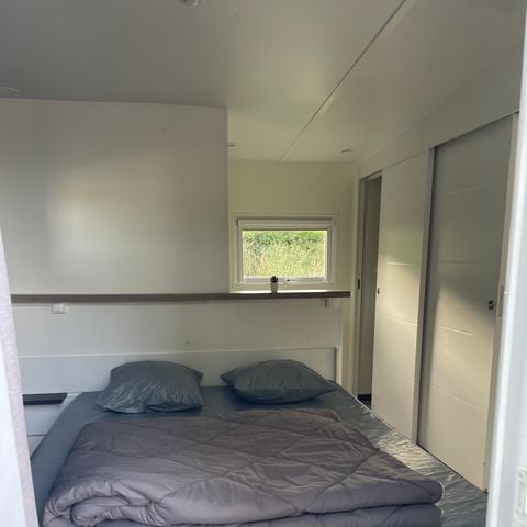 BUNGALOW 5 personnes - Cottage 5pers: 2 chambres / 2 salles de bain avec spa privatif (4 Couchages+ 1 lit superposé ENFANT