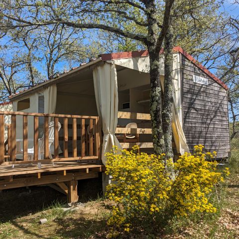 Canvas and wooden tent 4 persons - Tithome with sanitary facilities (Saturday to Saturday from 06/07/24 to 31/08/24) 4 pers.