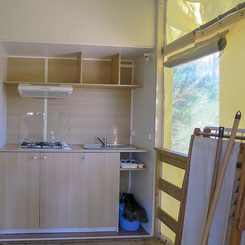 Tente en toile et en bois 4 personnes - Tithome avec sanitaire (samedi à samedi du 06/07/24 au 31/08/24) 4 pers.