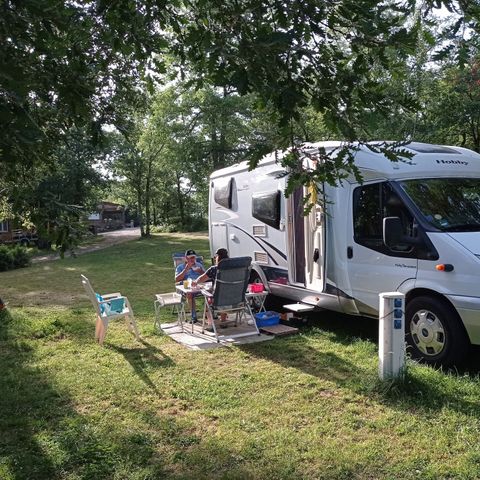 STAANPLAATS - Comfort pakket - Standplaats + tent of caravan + 1 auto + elektriciteit
