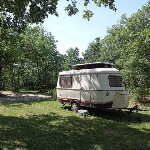 PIAZZOLA - Pacchetto Comfort - Piazzola + tenda o roulotte + 1 auto + elettricità