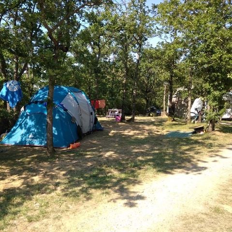 PIAZZOLA - Pacchetto Comfort - Piazzola + tenda o roulotte + 1 auto + elettricità