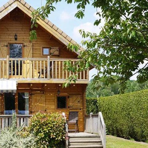 LODGE 10 Personen - 4 Zi. | 6/10 Pers. | Höhere Terrasse | 1 Bad | TV