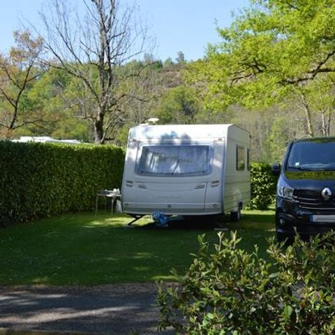 PARCELA - Paquete de parcelas (Caravana - tienda - furgoneta - autocaravana / 1 vehículo) base: 2pers.