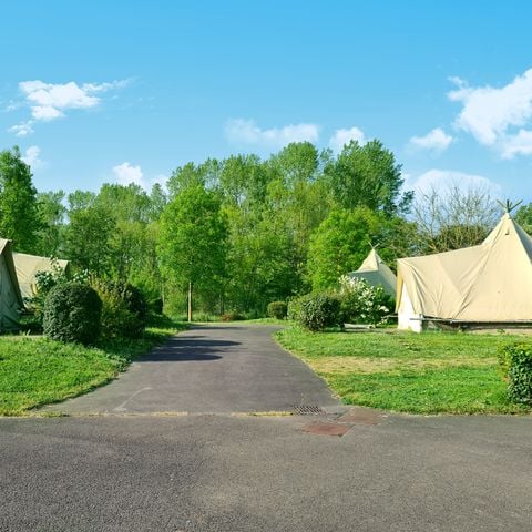 Tente en toile et en bois 2 personnes - Tipi - sans sanitaires