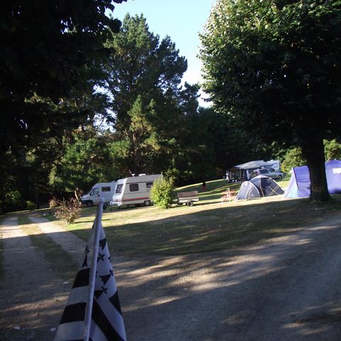 Stellplatz - Nackter Stellplatz + Fahrzeug