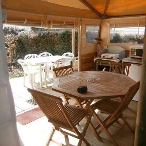TIENDA DE LONA Y MADERA 4 personas - Albergue IGUELDO (sobre pilotes)