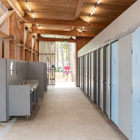 PIAZZOLA - con elettricità + acqua + scarico