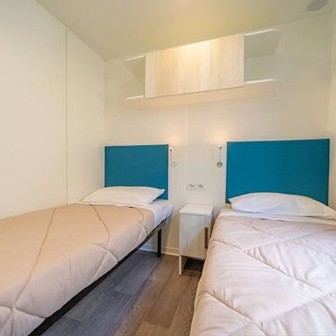 Stacaravan 4 personen - Stacaravan | Premium | 2 Slaapkamers | 4 Pers | Verhoogd terras | Airconditioning | TV