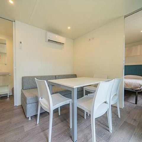 Stacaravan 4 personen - Stacaravan | Premium | 2 Slaapkamers | 4 Pers | Verhoogd terras | Airconditioning | TV