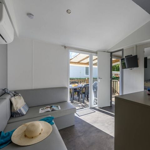 Stacaravan 6 personen - Mobile-home | Comfort | 3 Slaapkamers | 6 Pers | Overdekt terras | 1 Badkamer | Airconditioning | TV